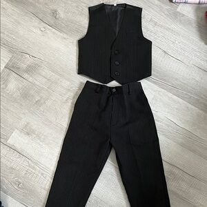 Boys suit set size 4T
